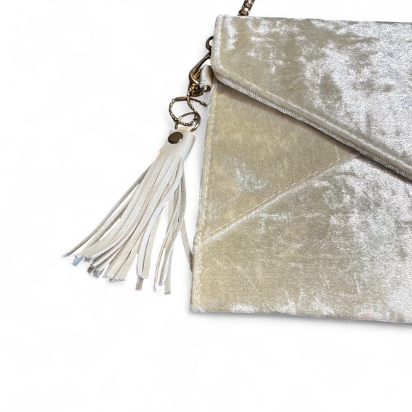 Ivory Large Velvet Envelope Shaped Crossbody Bag With Gold Chain and Tassel - Picture 5 of 6
